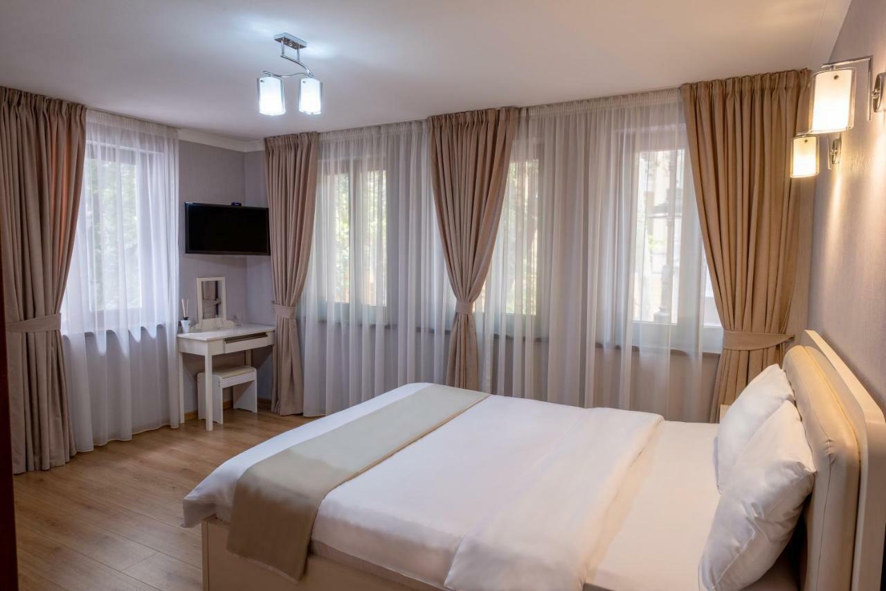 Sama Grand Hotel Tiflis Exterior foto