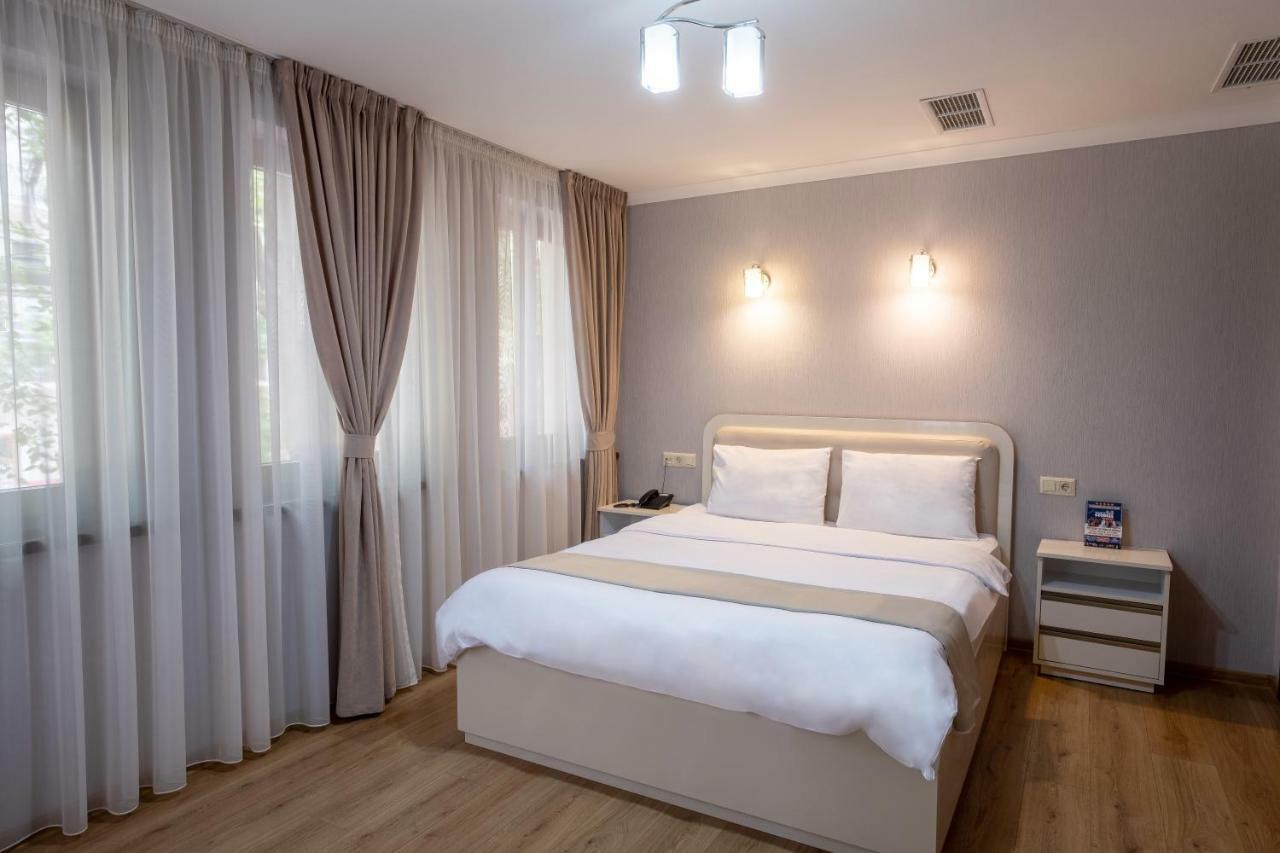 Sama Grand Hotel Tiflis Exterior foto